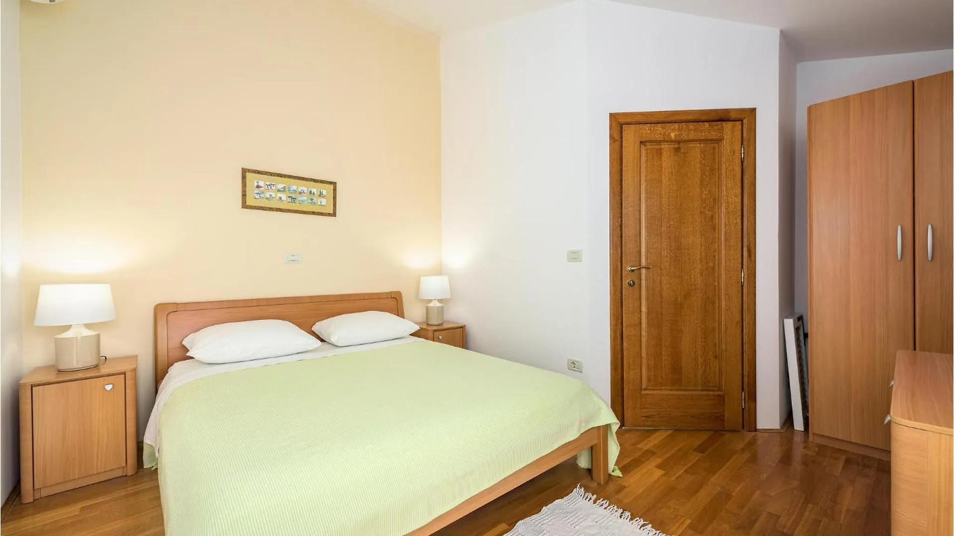 Lovely Apartment In Basanija With Kitchen Croácia