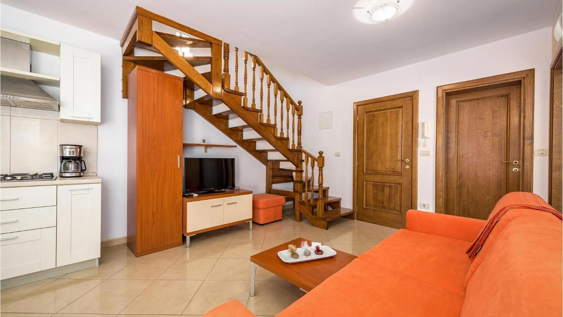 Lovely Apartment In Basanija With Kitchen 0*,